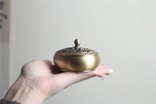 Load image into Gallery viewer, 金莲铜香炉
