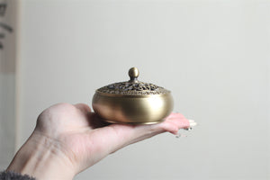 金莲铜香炉