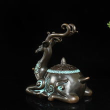 Load image into Gallery viewer, Antique Deer Incense Burner 仿古鹿盘香炉
