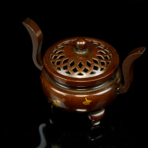 苏工三足朝冠耳小熏炉
